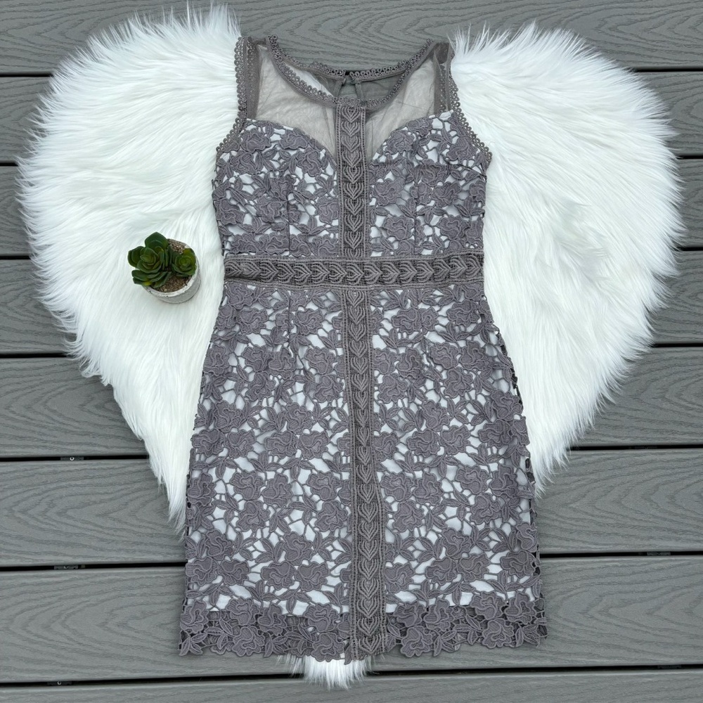Lace Detail Sleeveless Sheath Dress